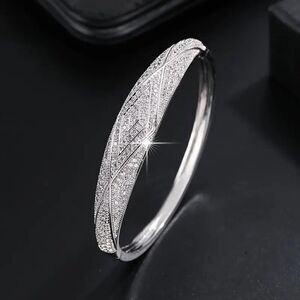 Fashionable Silvery Simple Inlaid Zircon Bracelet Holiday Style 18K Gold Plated
